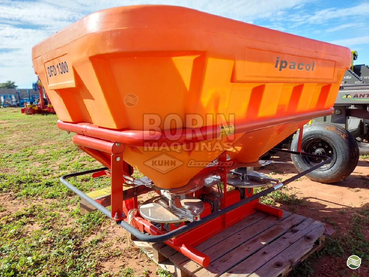 IMPLEMENTOS AGRICOLAS DISTRIBUIDOR FERTILIZANTES DISCO DUPLO Borin Máquinas - Landini JARDIM MATO GROSSO DO SUL MS